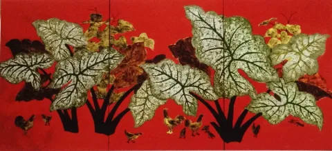 The chickens under taro leaves